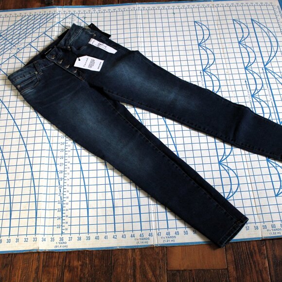 NWT TAHARI Amelia Rayon Denim Button Fly Skinny Jeans 6/28 Mid Rise Ankle - Picture 2 of 8
